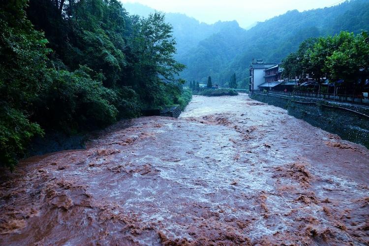1744599766429493.jpeg 暴雨后河流.jpeg