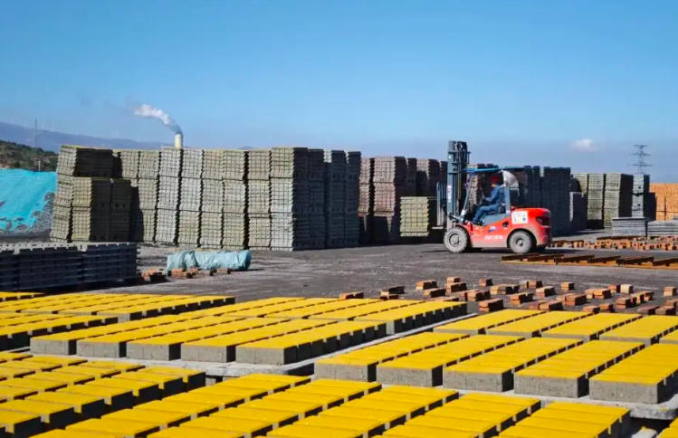 1765247594789482.jpg 煤矸石制砖厂.jpg